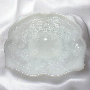 Mid-Century Milk Glass Grape Pattern 10″ Plate – Indiana Glass ‘Harvest Grape